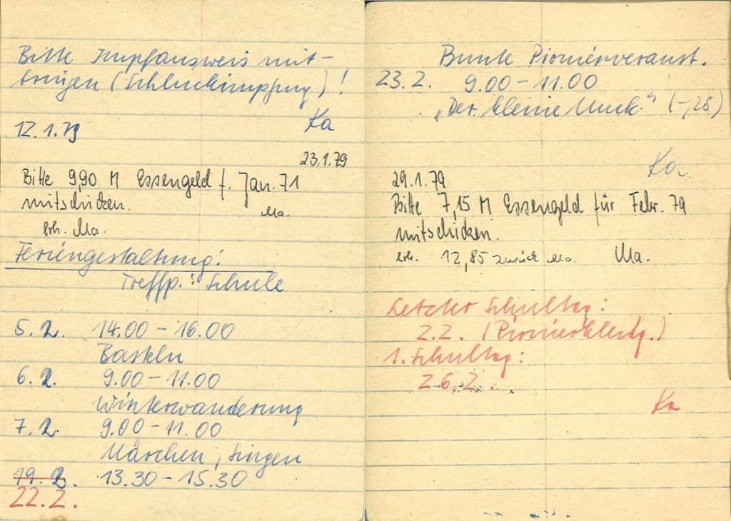 Muttiheft: In dem DDR-Mitteilungsheft für einen Erstklässler steht das Winterferien-Programm 1979 / Quelle: Privat