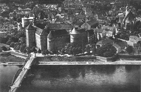 Torgau vor 1945: Elbbrücke (l.) und Schloss Hartenfels / Quelle: Privat