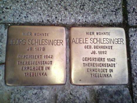 Stolpersteine: Georg und Adele Schlesinger, Cottbus, Bahnhofstraße / Foto: R. Schlesinger