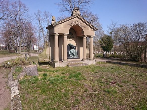 Grabmal "Gustav Jacobitz und die Seinen" (Aufnahme: 27.3.2020) / Foto: Lutz Lange/Wikimedia Commons
